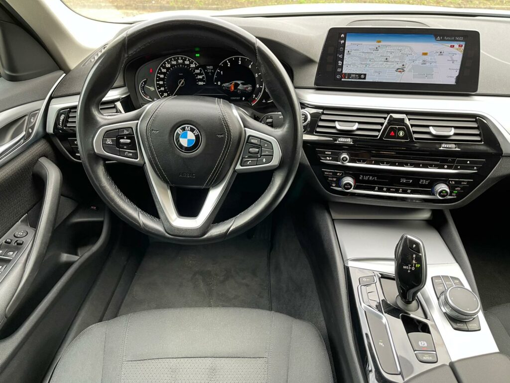 BMW 5-serie - 520i High Executive